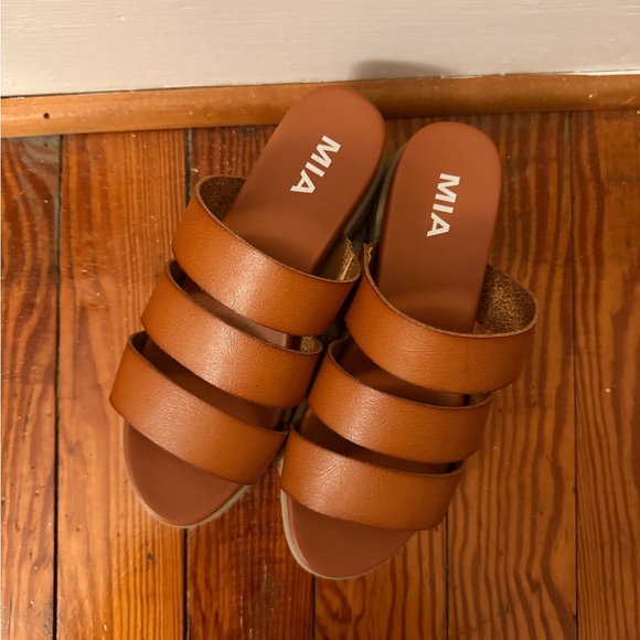 Mia Platform Sandal in Size 7 - Picture 2 of 4